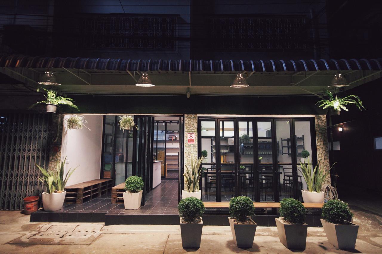 Mint Hostel Банкок Екстериор снимка