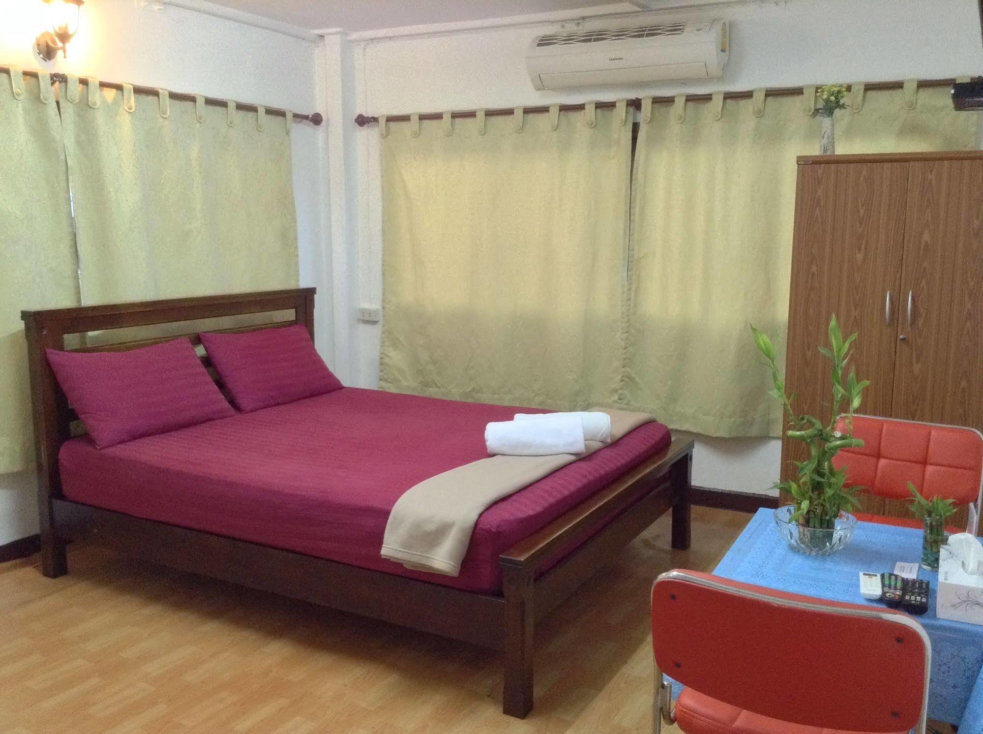 Mint Hostel Банкок Екстериор снимка