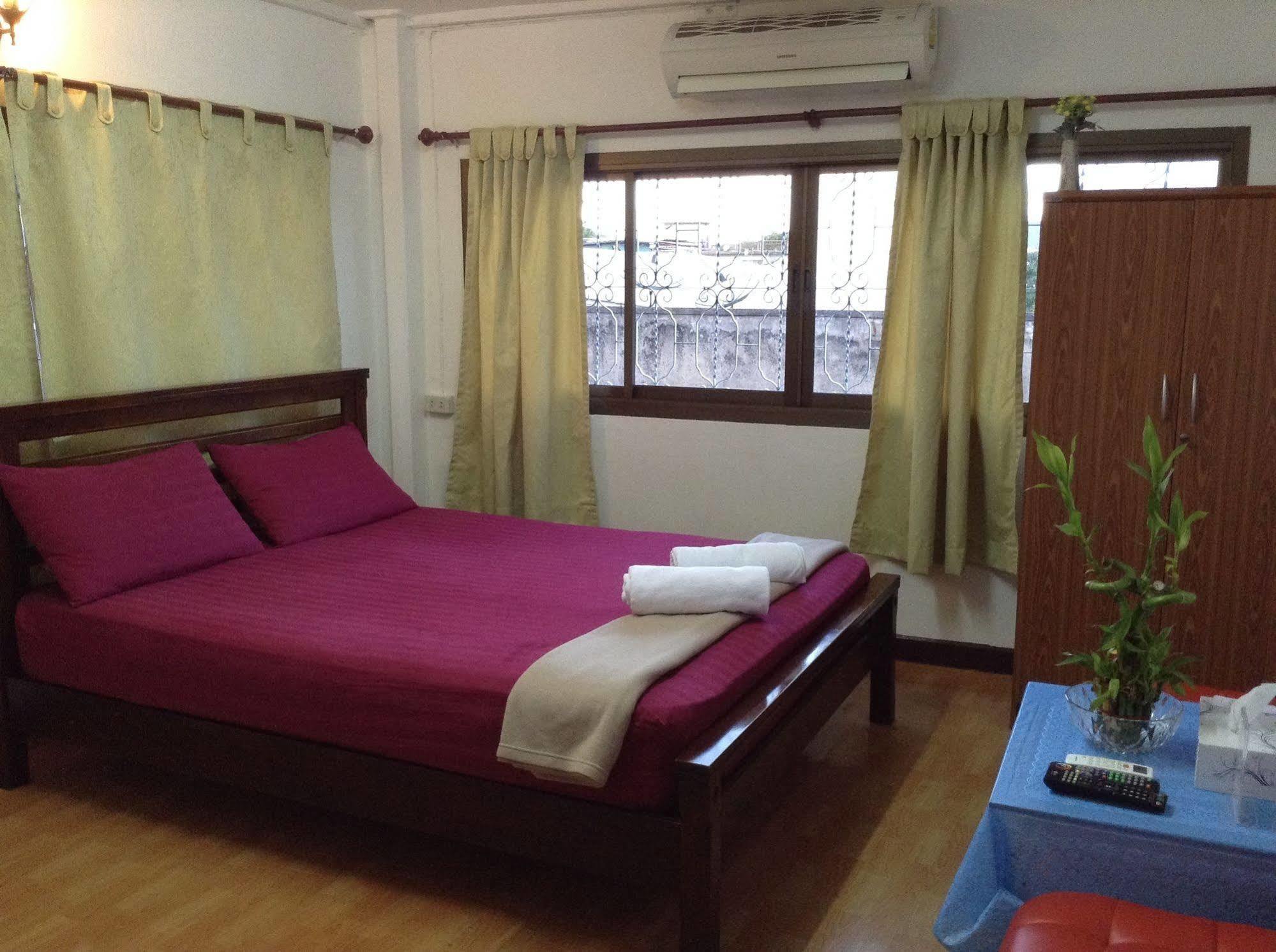 Mint Hostel Банкок Екстериор снимка